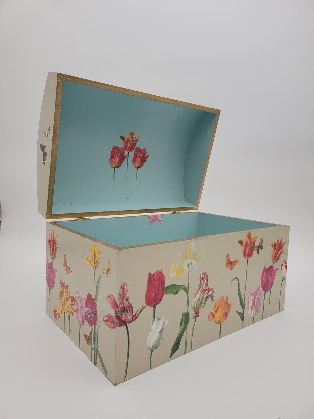 Decoupage chest with tulip design