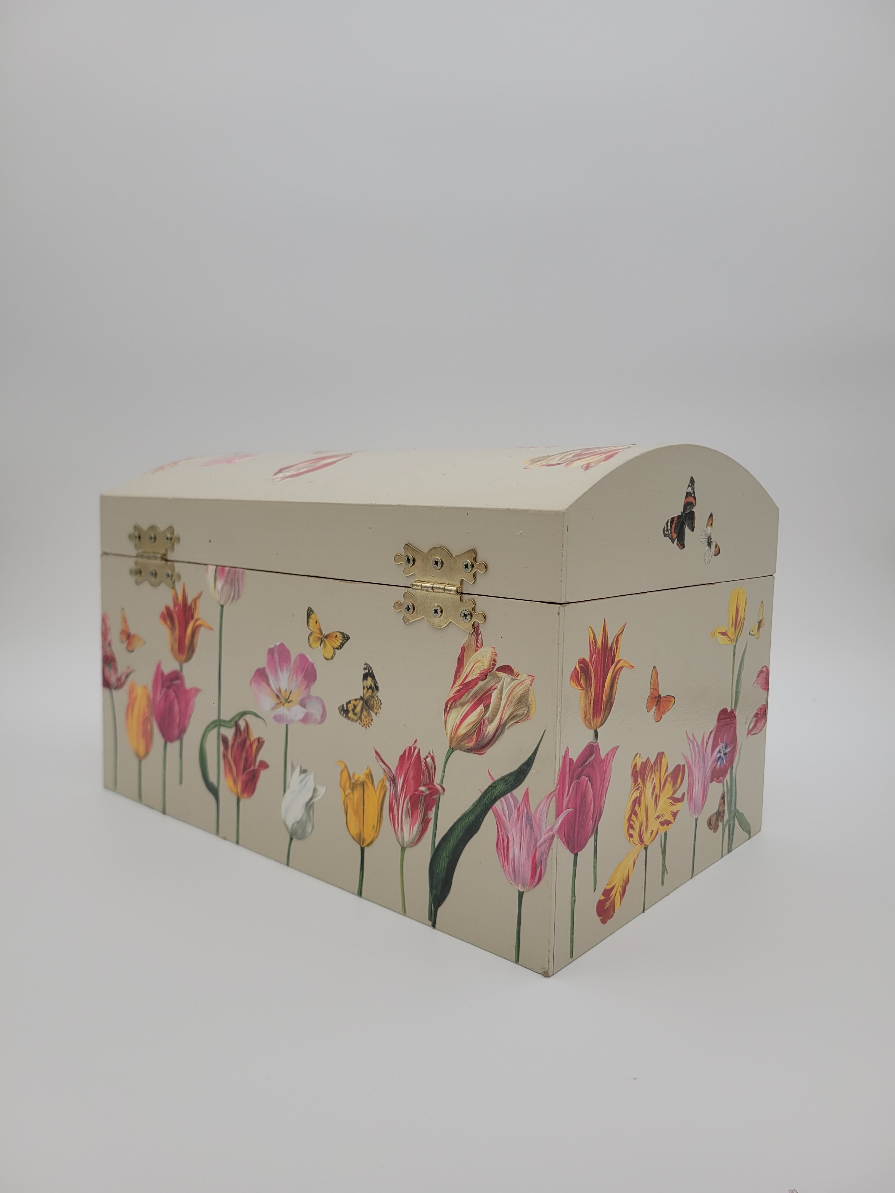 Decoupage chest with tulip design