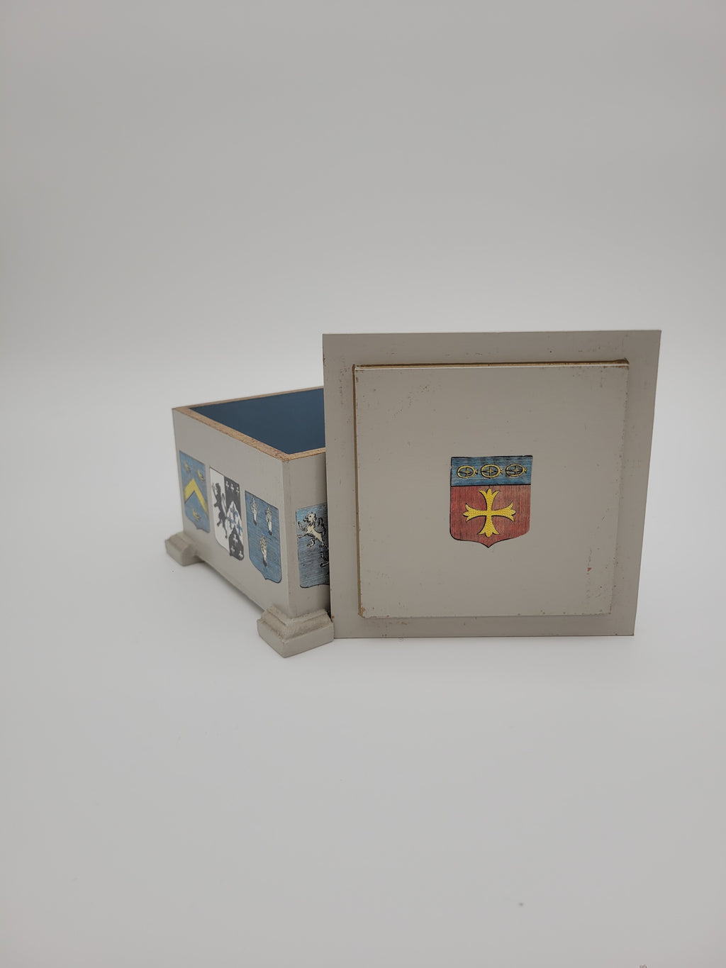 Decoupage box decorated with crests