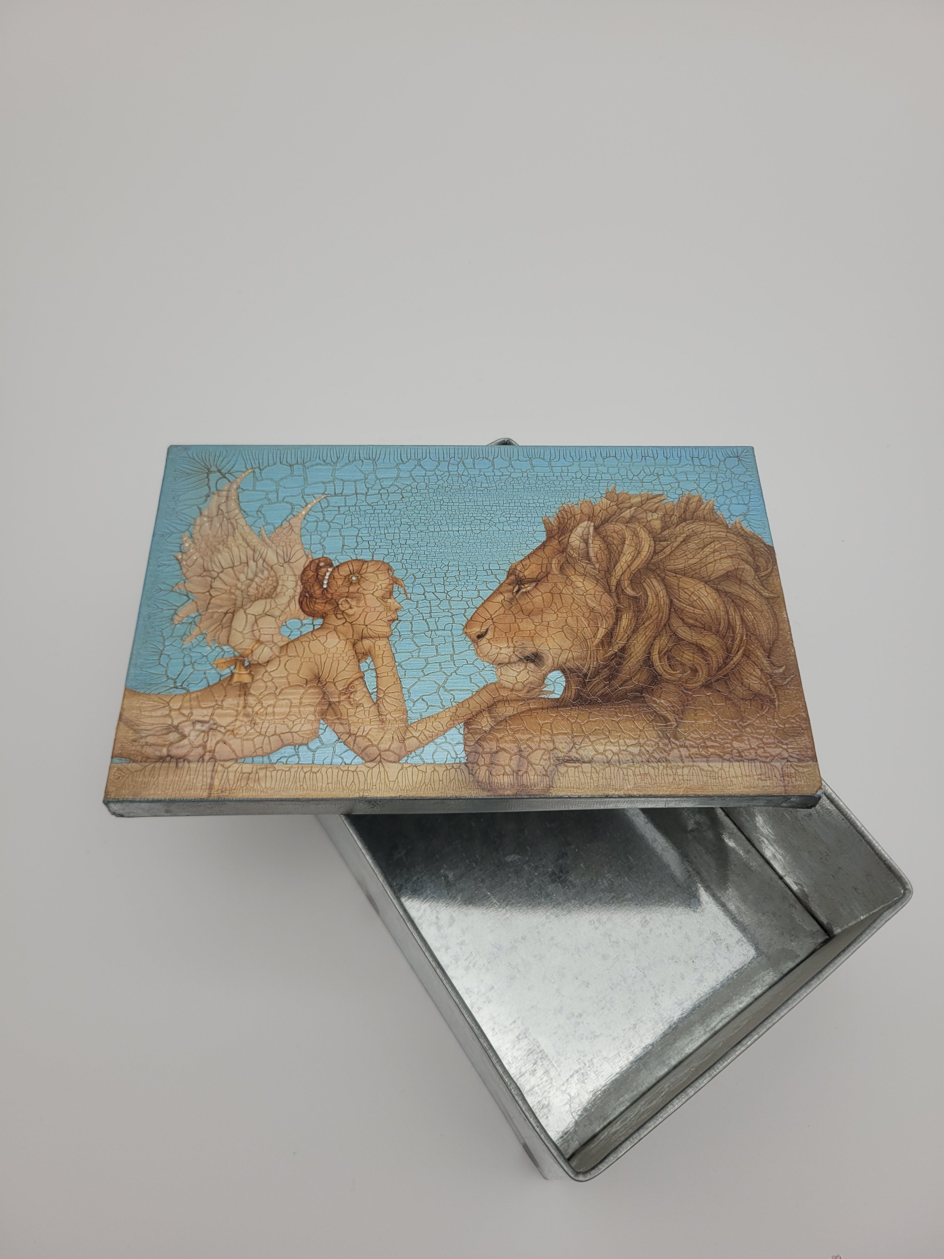 Decoupage tin with lion and angel design