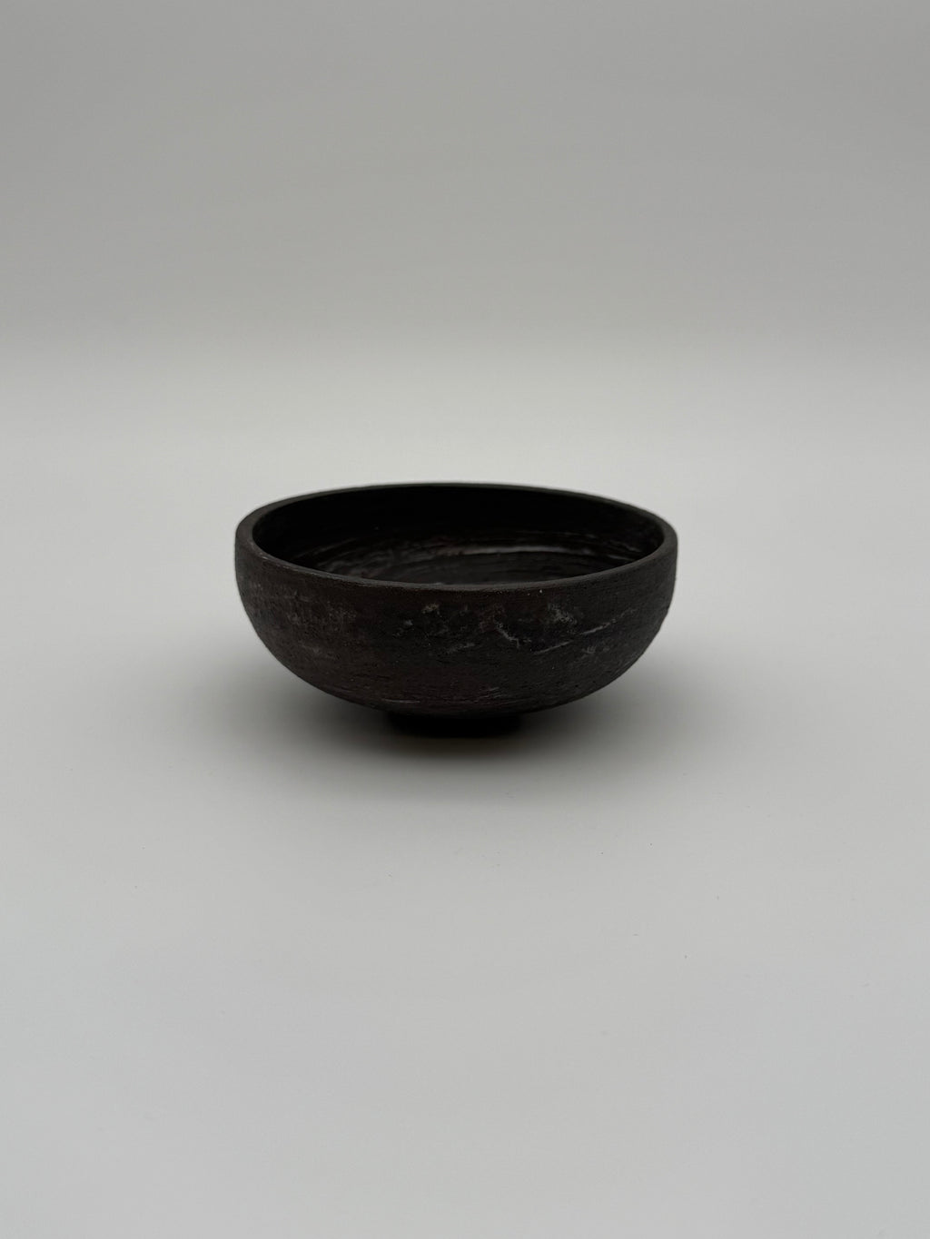 Bowl with matte marbled dark grey finish